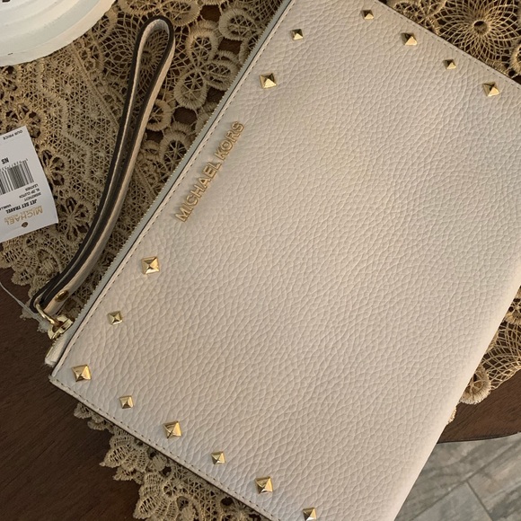 Michael Kors Handbags - New MK large wirstlet vanilla 🍁